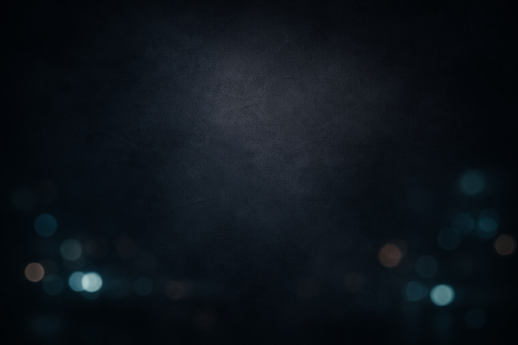 [dark] Baggrund til testimonials: en rolig, mørkere tekstur/scene med dybde, der ikke stjæler fokus fra citater og navne.